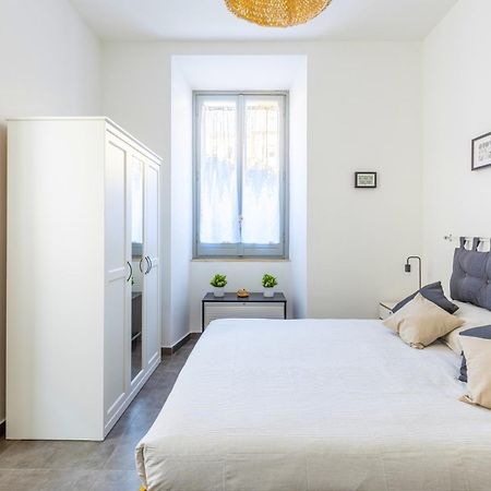 Hostly - Nicole Apartment Volturno- Full Rome Center Екстериор снимка