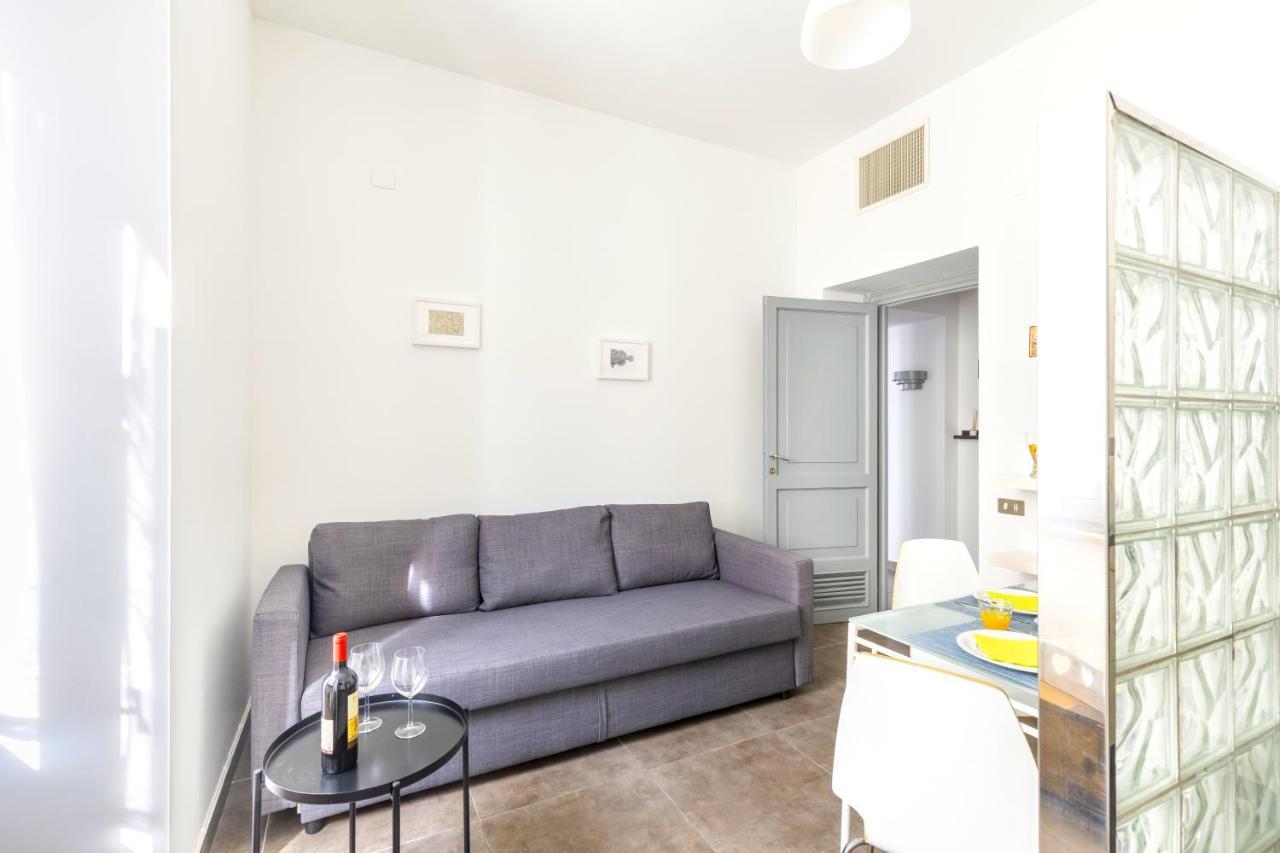 Hostly - Nicole Apartment Volturno- Full Rome Center Екстериор снимка