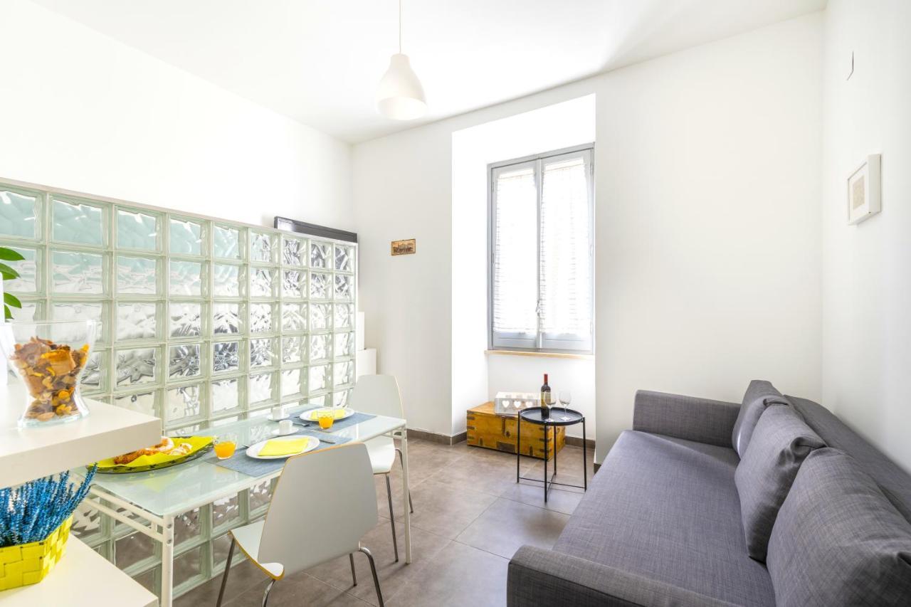 Hostly - Nicole Apartment Volturno- Full Rome Center Екстериор снимка