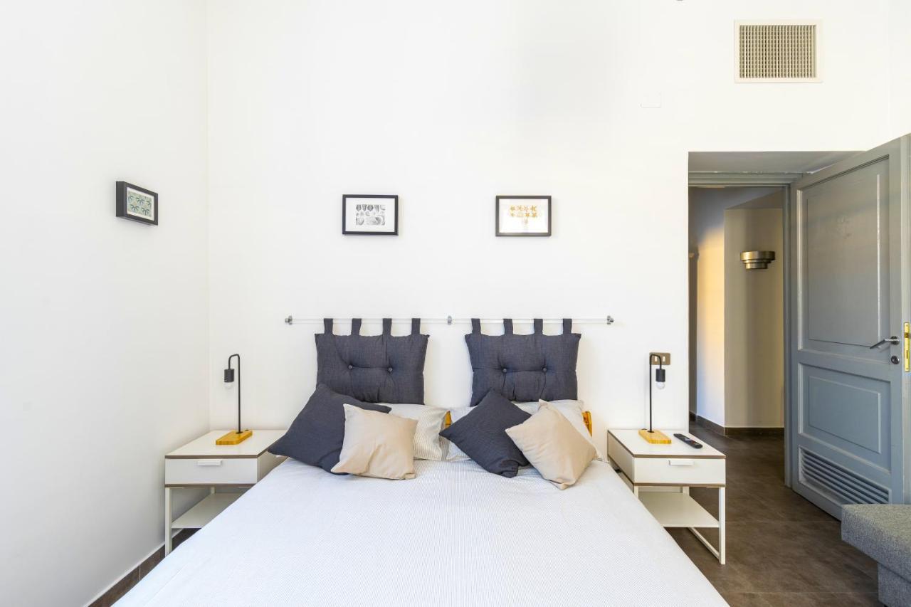 Hostly - Nicole Apartment Volturno- Full Rome Center Екстериор снимка