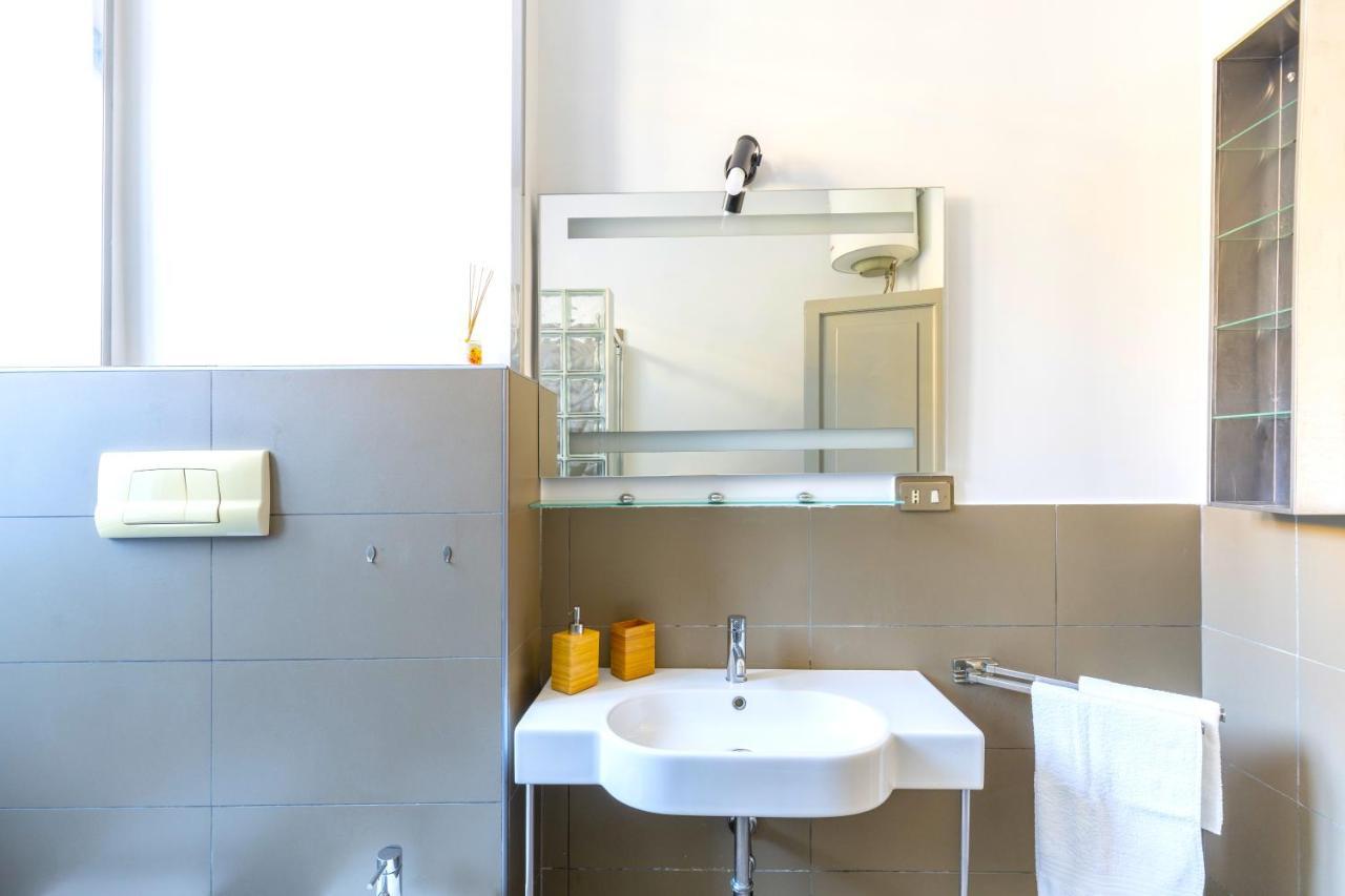 Hostly - Nicole Apartment Volturno- Full Rome Center Екстериор снимка