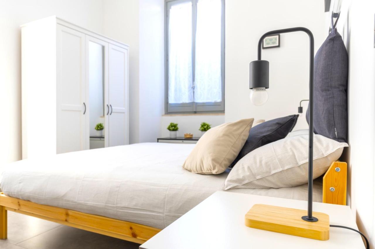 Hostly - Nicole Apartment Volturno- Full Rome Center Екстериор снимка