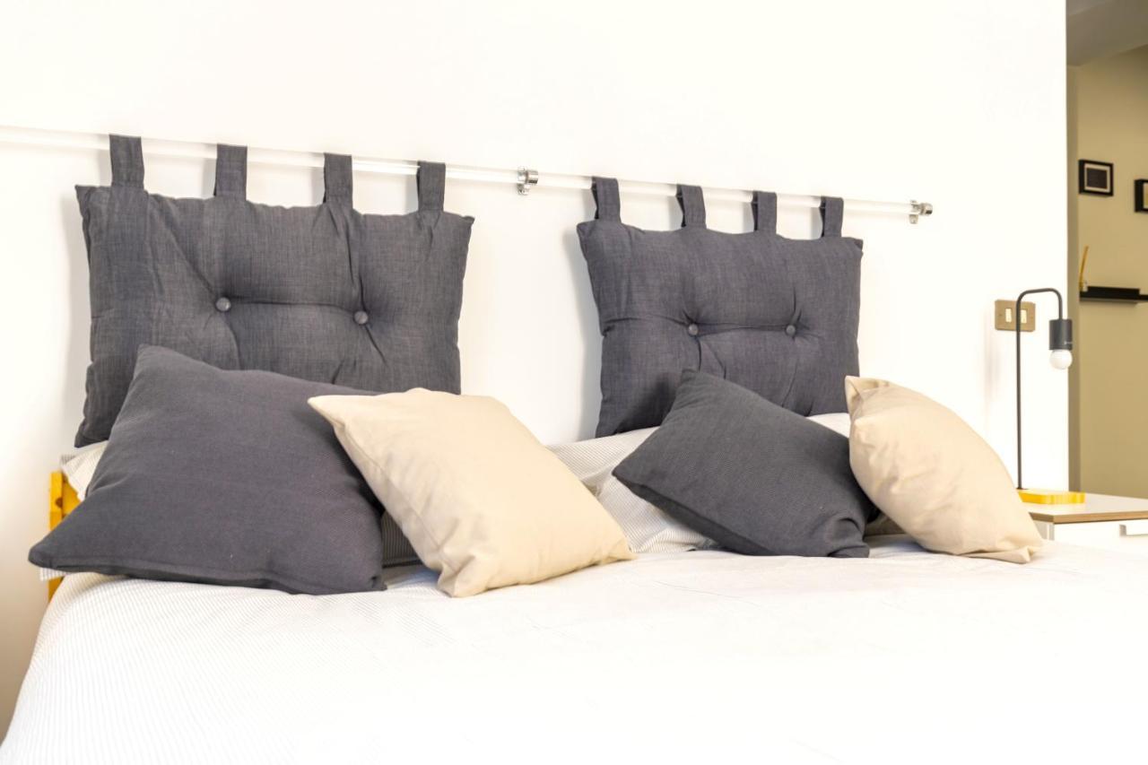 Hostly - Nicole Apartment Volturno- Full Rome Center Екстериор снимка