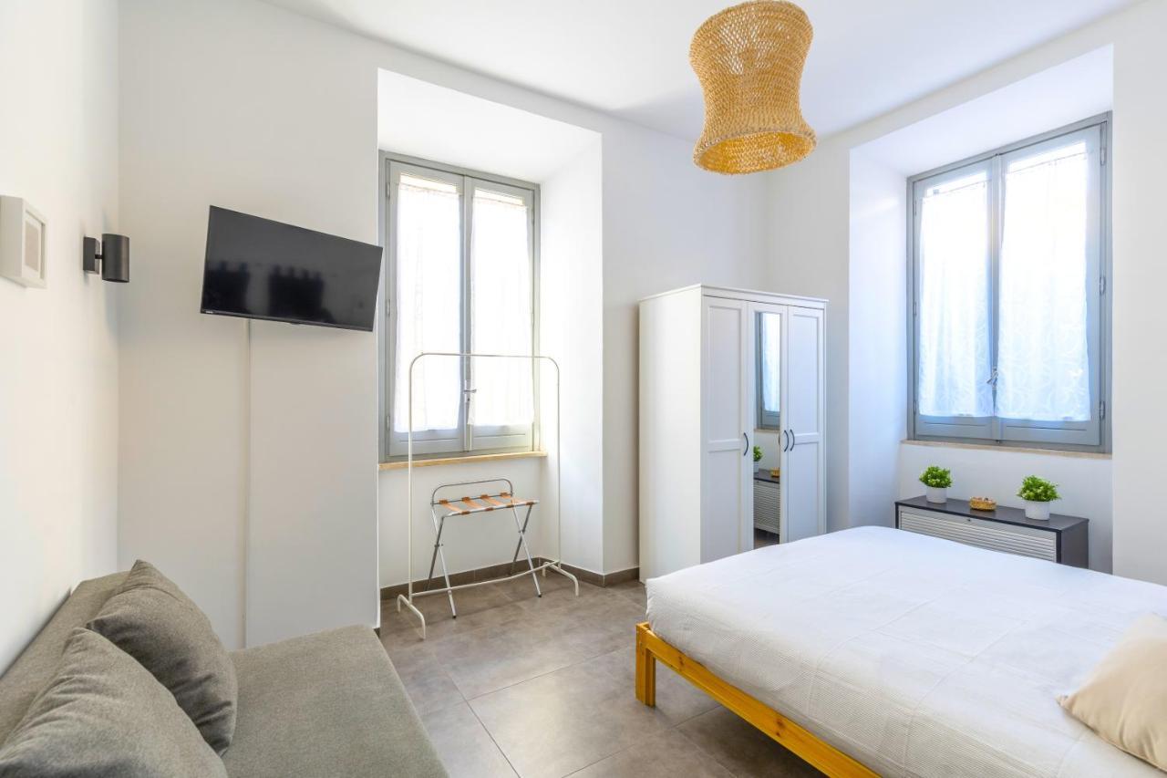 Hostly - Nicole Apartment Volturno- Full Rome Center Екстериор снимка